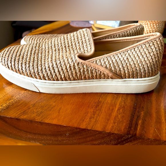 VINCE CAMUTO Aljetti Slip on Sneakers - Picture 6 of 7